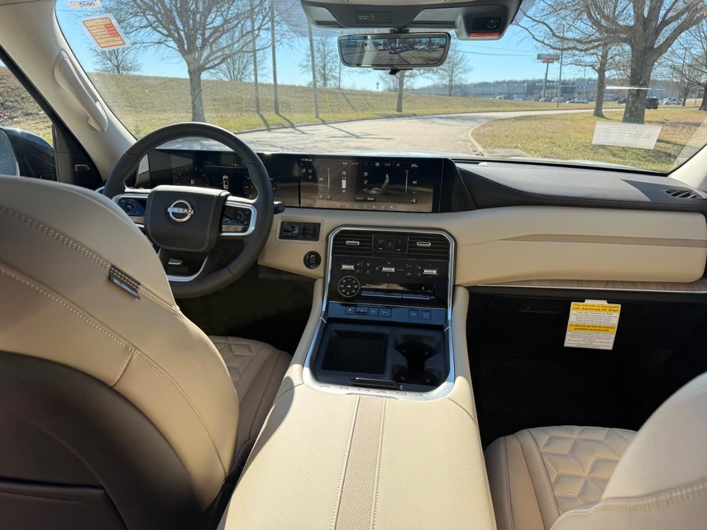 Nissan Armada Vehicle Full-screen Gallery Image 20