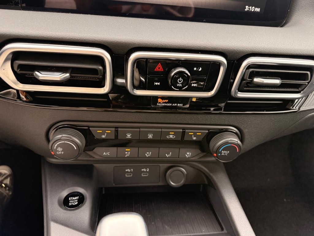 Nissan Sentra Vehicle Full-screen Gallery Image 09