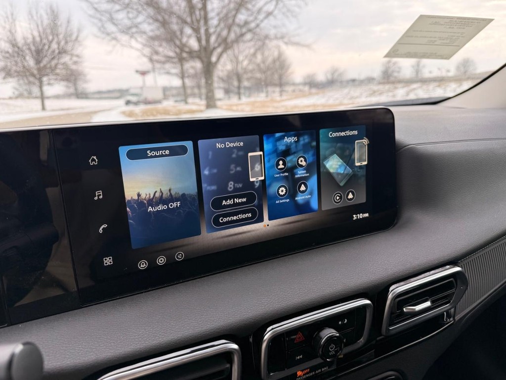 Nissan Sentra Vehicle Full-screen Gallery Image 10