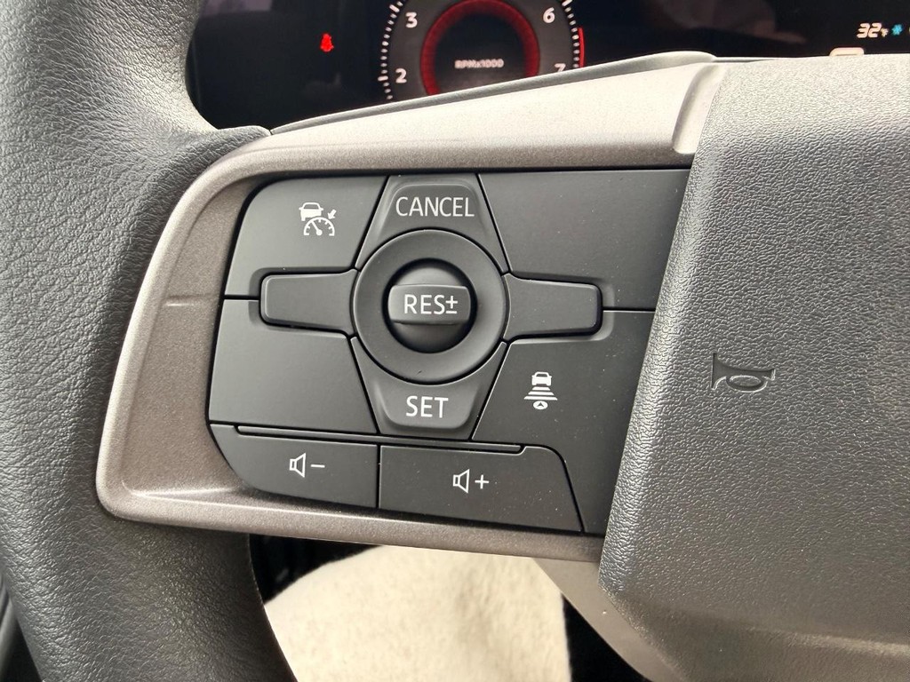 Nissan Sentra Vehicle Full-screen Gallery Image 12