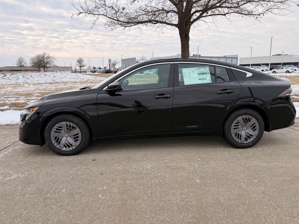 Nissan Sentra Vehicle Full-screen Gallery Image 24