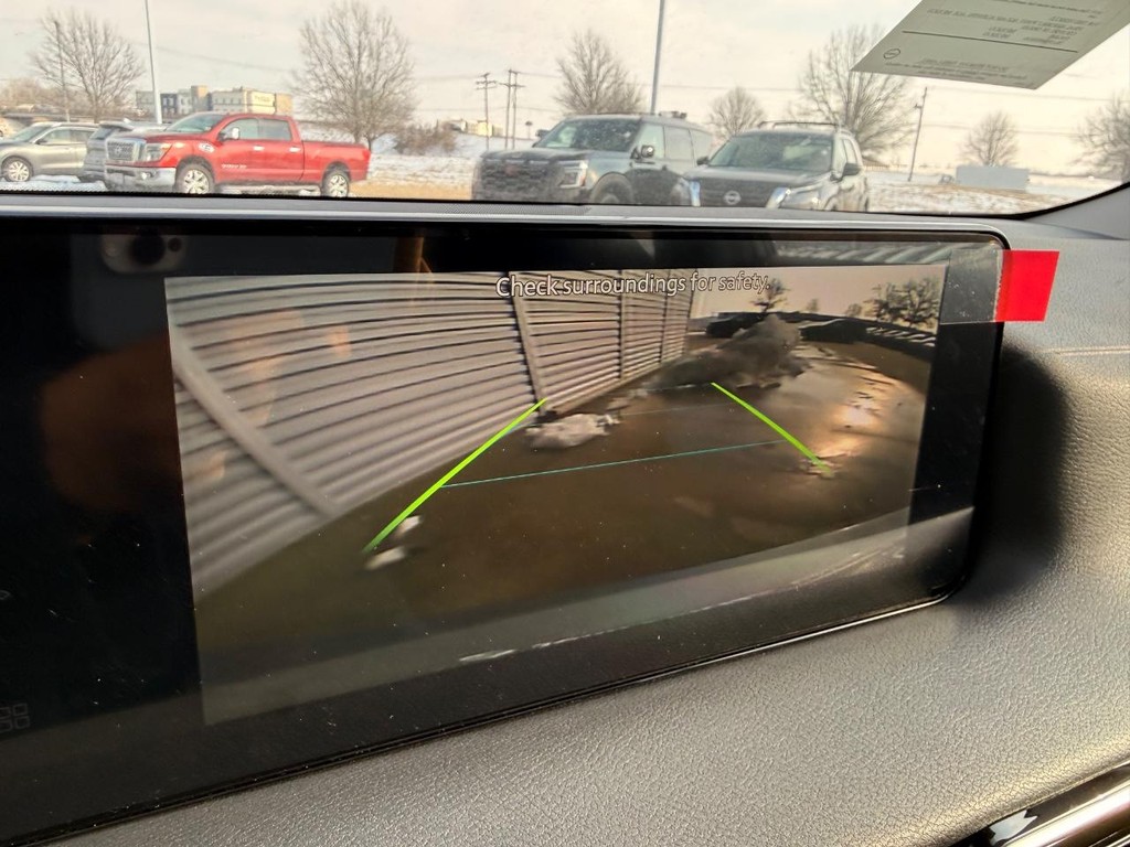 Nissan Sentra Vehicle Full-screen Gallery Image 02