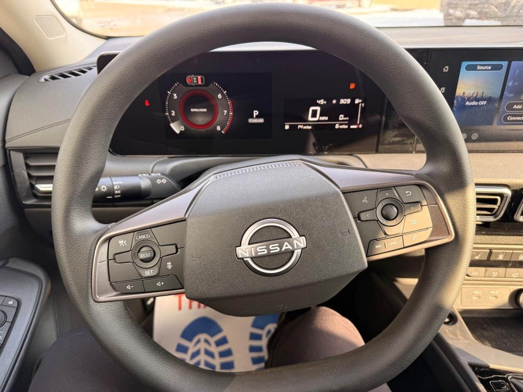 Nissan Sentra Vehicle Full-screen Gallery Image 12