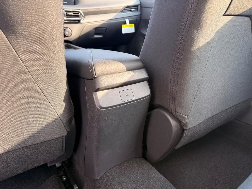 Nissan Sentra Vehicle Full-screen Gallery Image 18