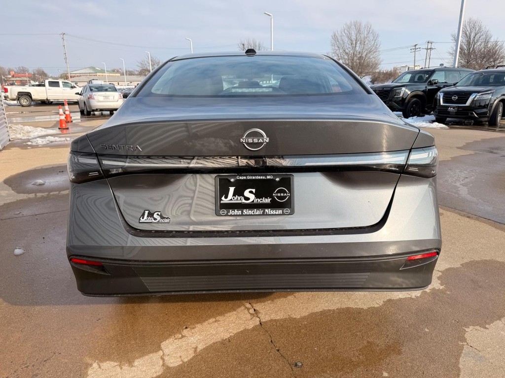 Nissan Sentra Vehicle Full-screen Gallery Image 21