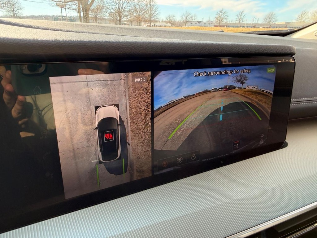 Nissan Murano Vehicle Full-screen Gallery Image 02