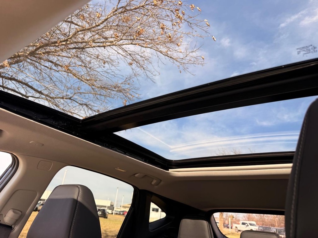 Nissan Murano Vehicle Full-screen Gallery Image 03