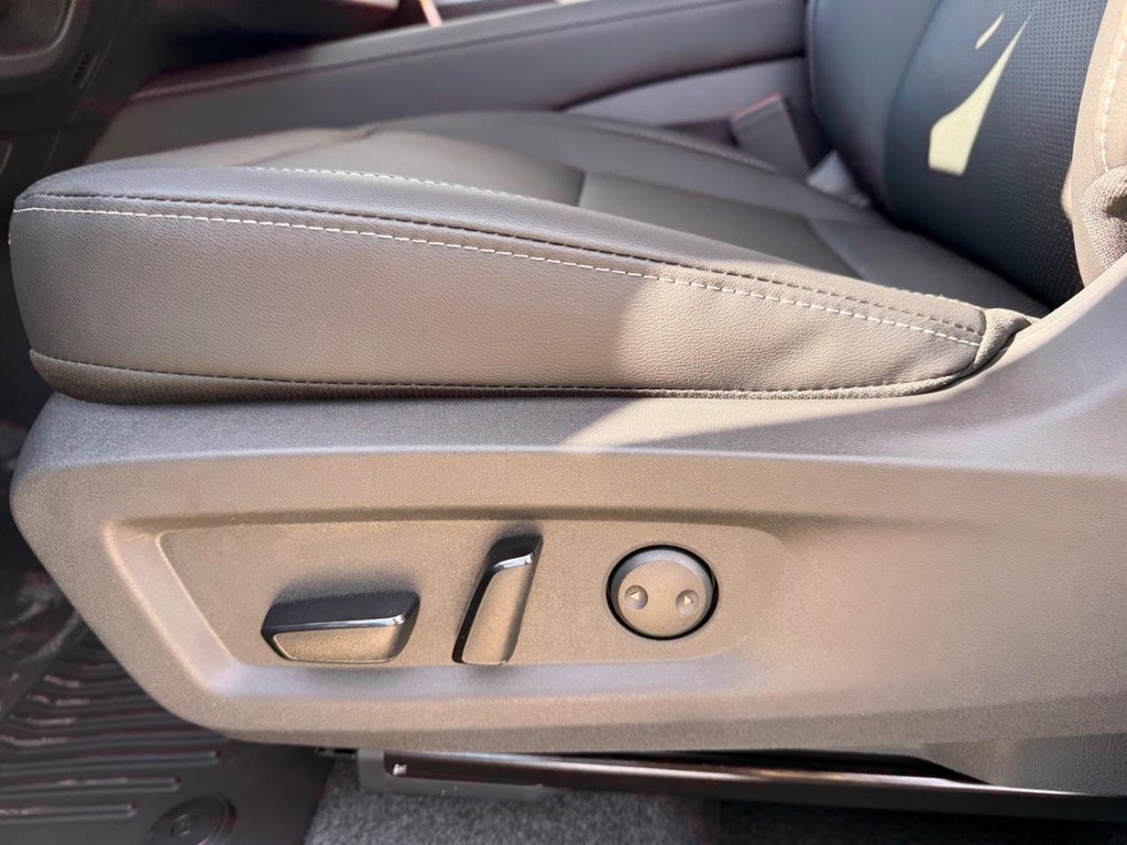 Nissan Murano Vehicle Full-screen Gallery Image 07