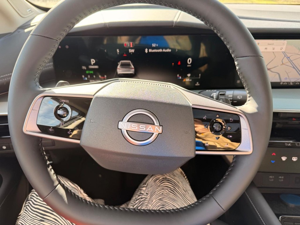 Nissan Murano Vehicle Full-screen Gallery Image 09