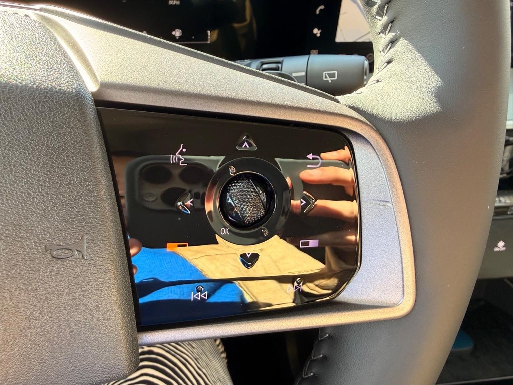 Nissan Murano Vehicle Full-screen Gallery Image 10