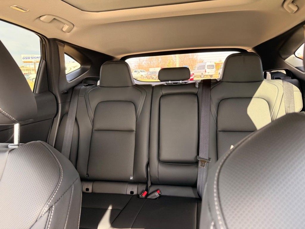 Nissan Murano Vehicle Full-screen Gallery Image 12