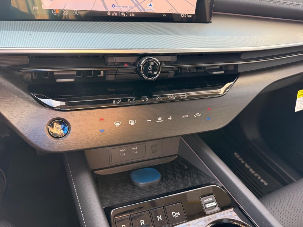 Nissan Murano Vehicle Full-screen Gallery Image 16