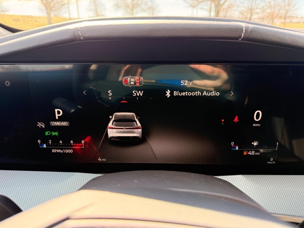 Nissan Murano Vehicle Full-screen Gallery Image 18