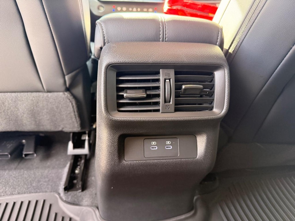 Nissan Murano Vehicle Full-screen Gallery Image 23