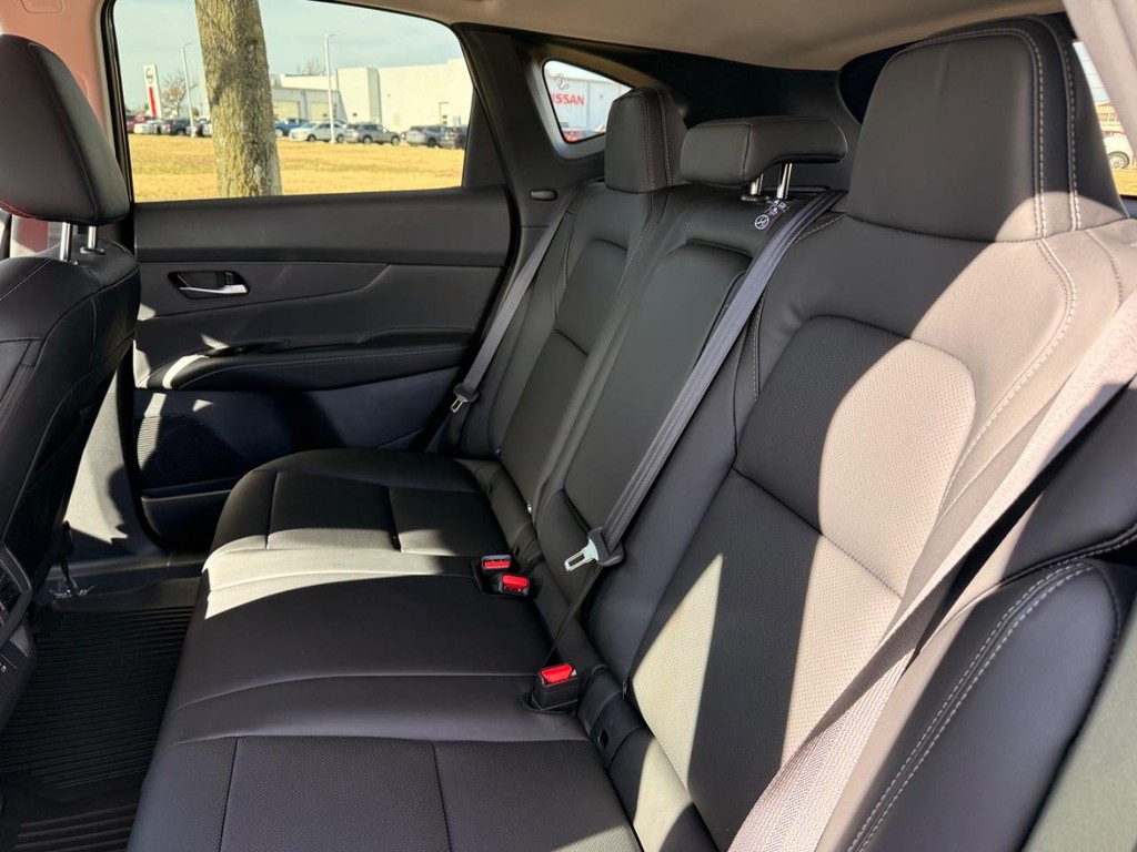 Nissan Murano Vehicle Full-screen Gallery Image 25