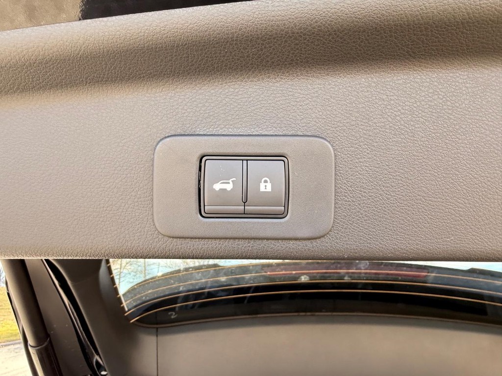 Nissan Murano Vehicle Full-screen Gallery Image 26