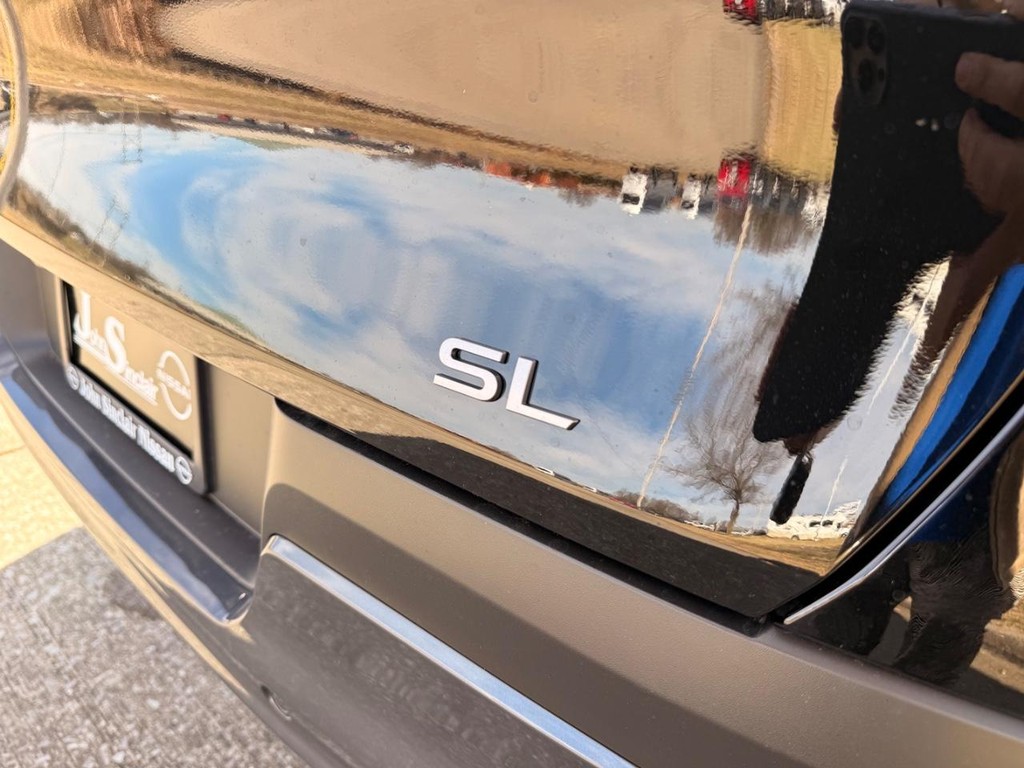 Nissan Murano Vehicle Full-screen Gallery Image 28