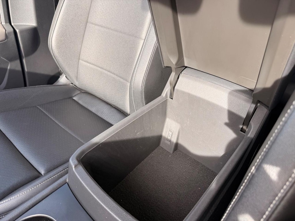 Volkswagen Atlas Vehicle Full-screen Gallery Image 04