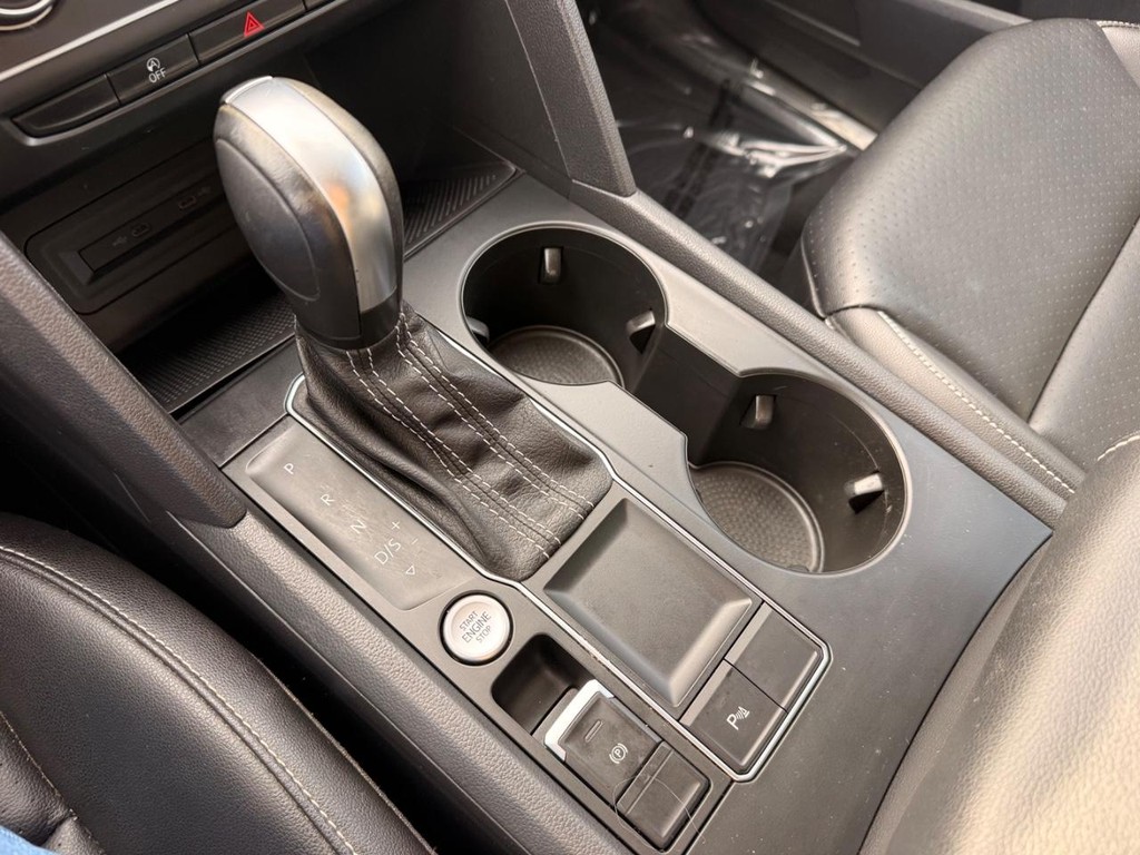 Volkswagen Atlas Vehicle Full-screen Gallery Image 05