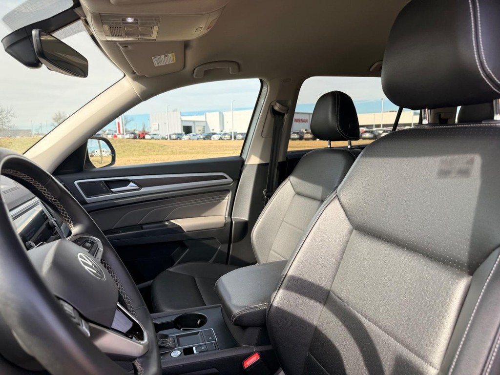 Volkswagen Atlas Vehicle Full-screen Gallery Image 12