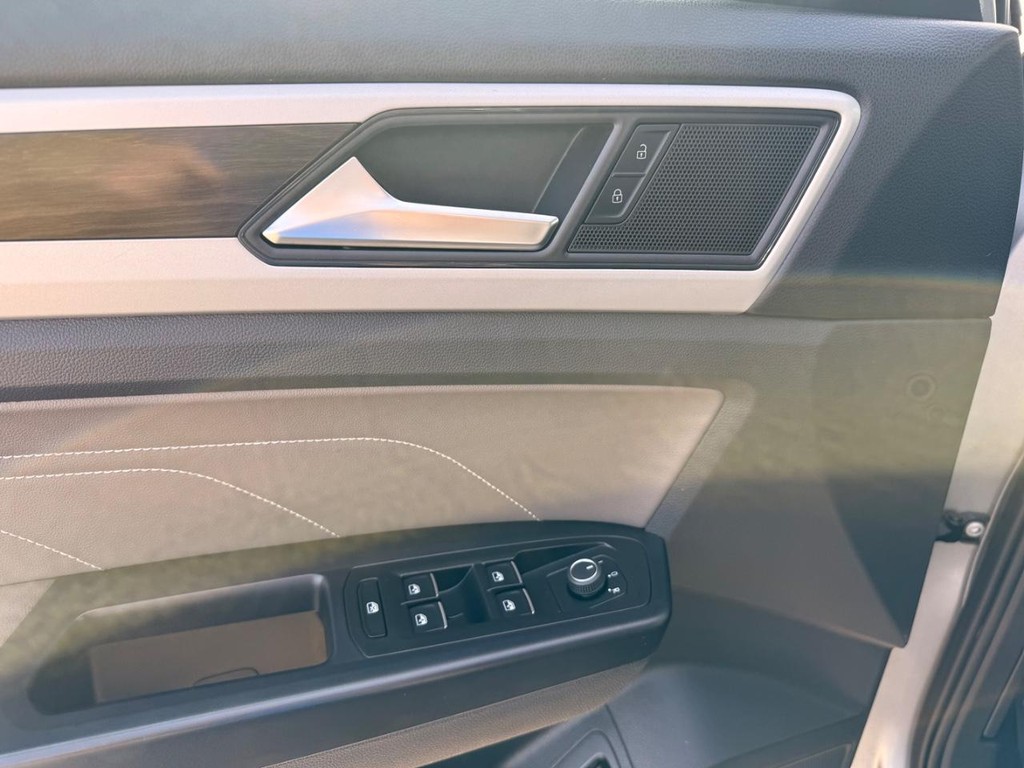 Volkswagen Atlas Vehicle Full-screen Gallery Image 14