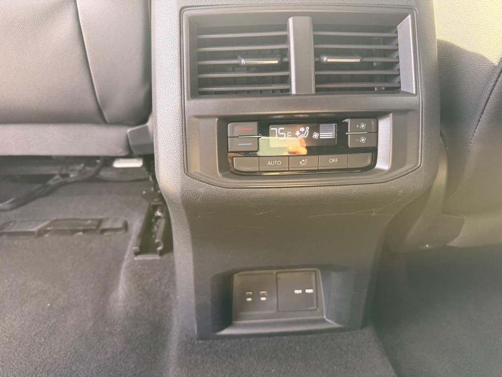 Volkswagen Atlas Vehicle Full-screen Gallery Image 18