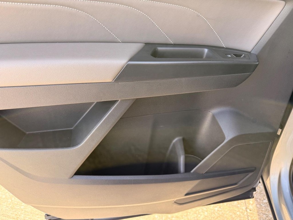 Volkswagen Atlas Vehicle Full-screen Gallery Image 21