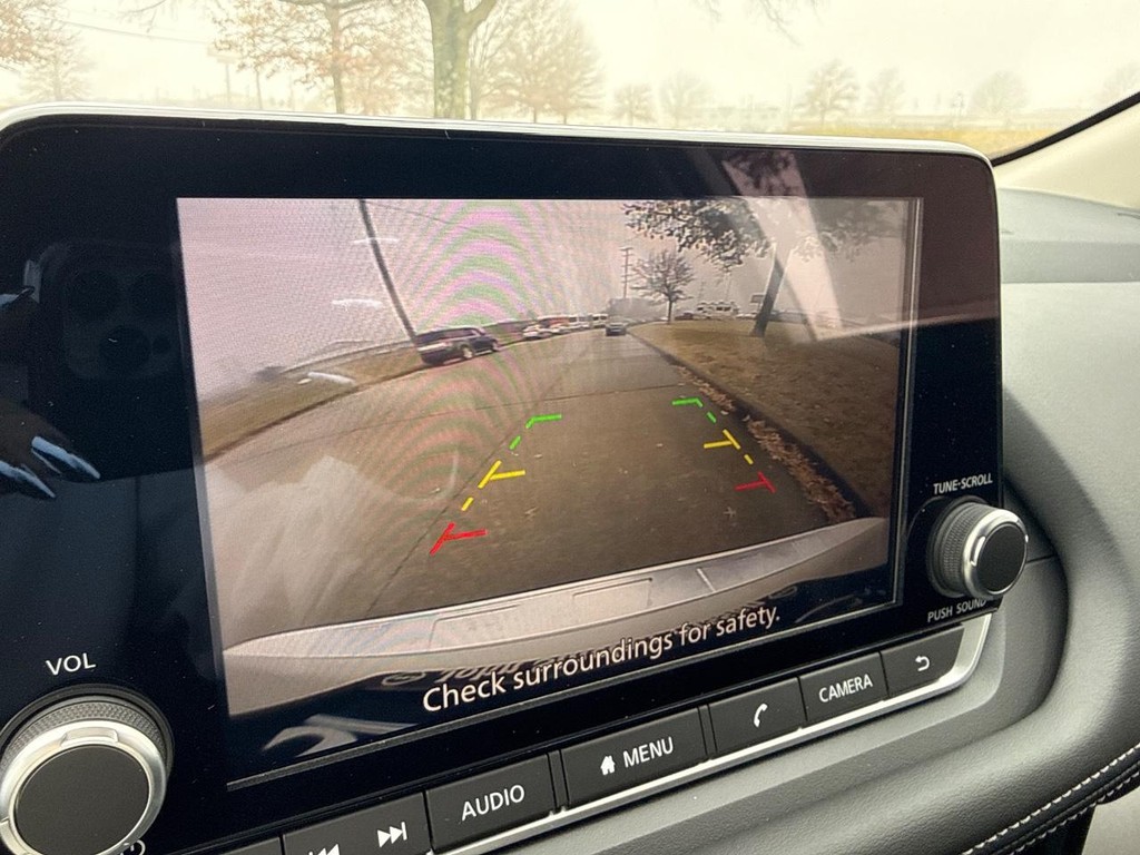 Nissan Rogue Vehicle Full-screen Gallery Image 03