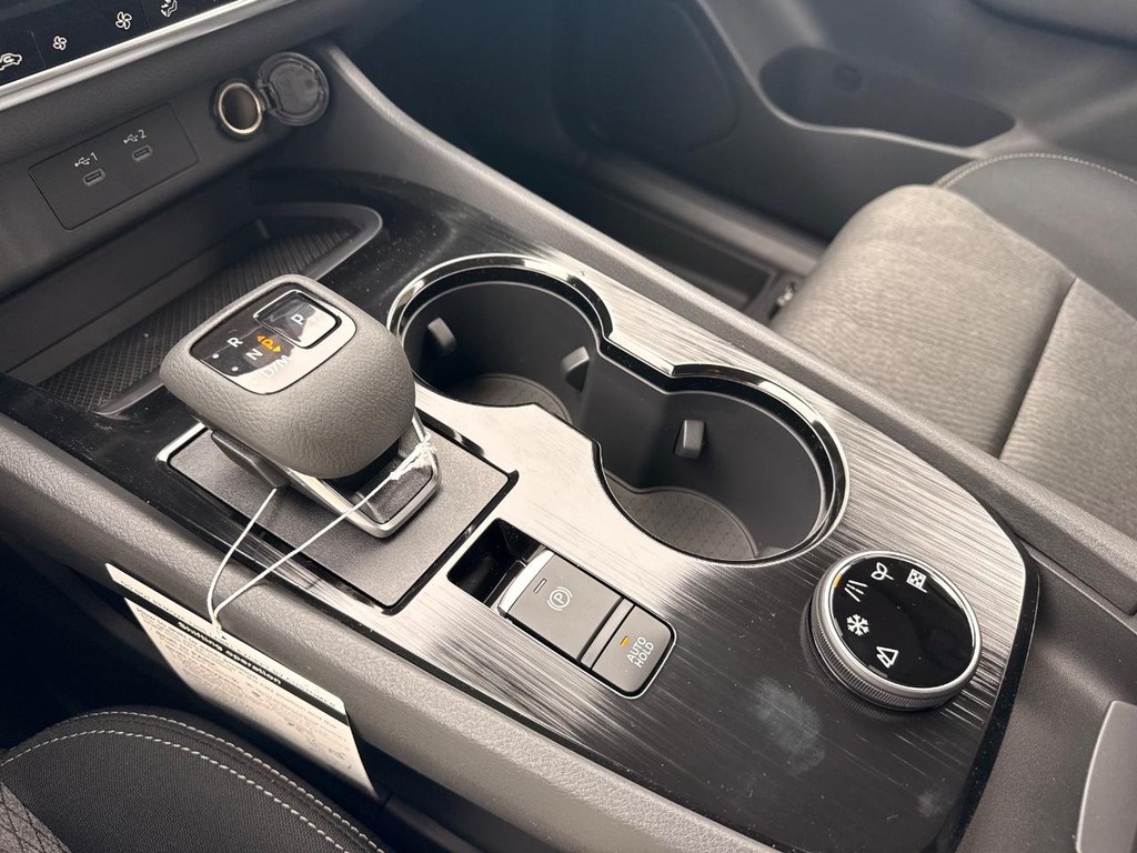 Nissan Rogue Vehicle Full-screen Gallery Image 05