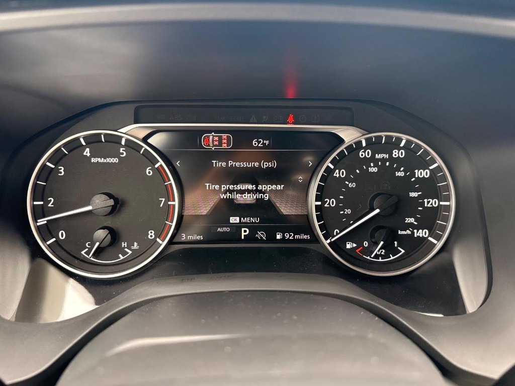 Nissan Rogue Vehicle Full-screen Gallery Image 08