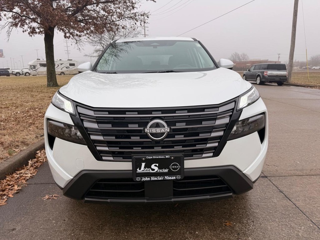 Nissan Rogue Vehicle Full-screen Gallery Image 22