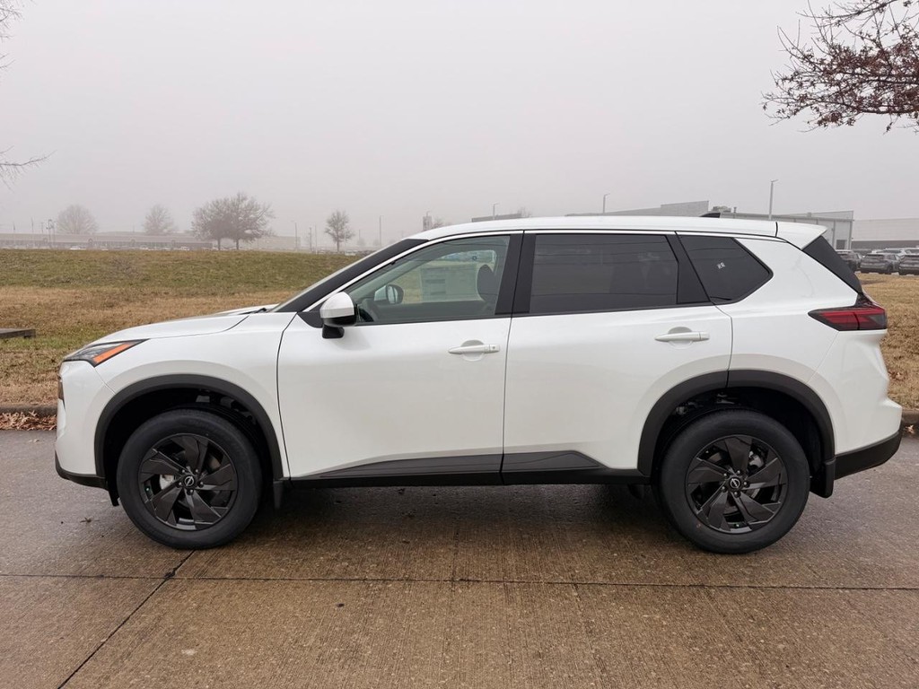 Nissan Rogue Vehicle Full-screen Gallery Image 23