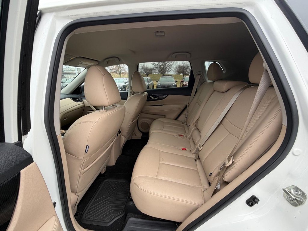 Nissan Rogue Vehicle Full-screen Gallery Image 03