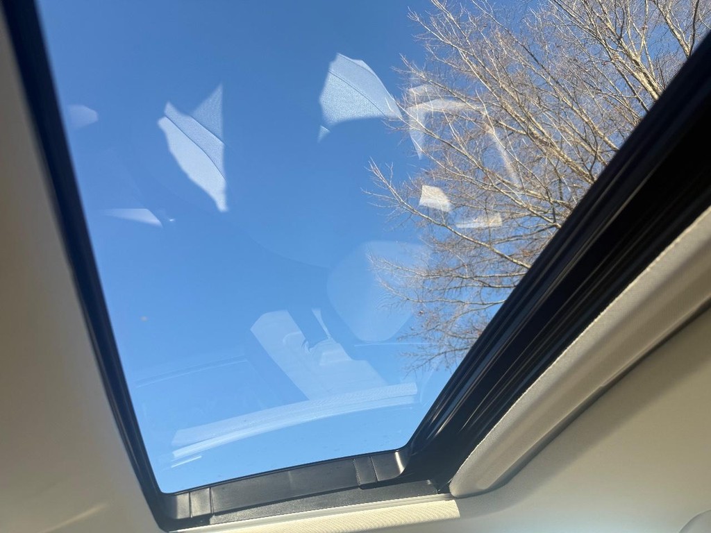 Honda Accord Sedan Vehicle Full-screen Gallery Image 02