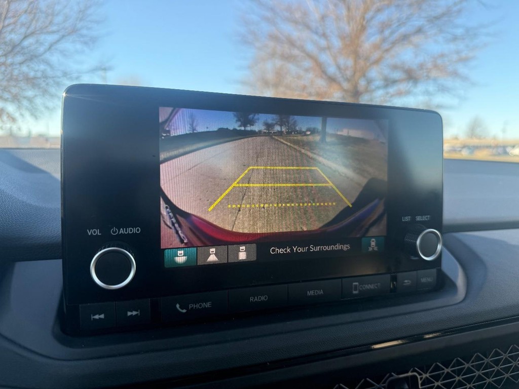 Honda Accord Sedan Vehicle Full-screen Gallery Image 03