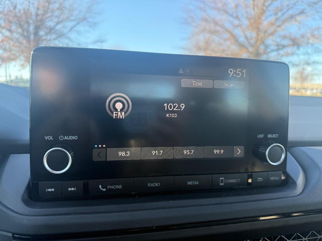 Honda Accord Sedan Vehicle Full-screen Gallery Image 05