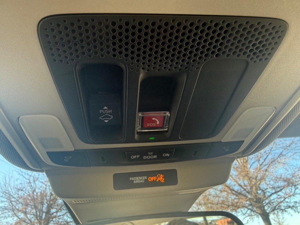 Honda Accord Sedan Vehicle Full-screen Gallery Image 10