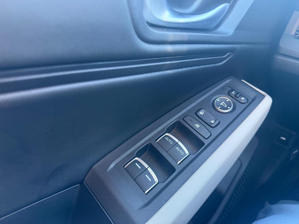 Honda Accord Sedan Vehicle Full-screen Gallery Image 11