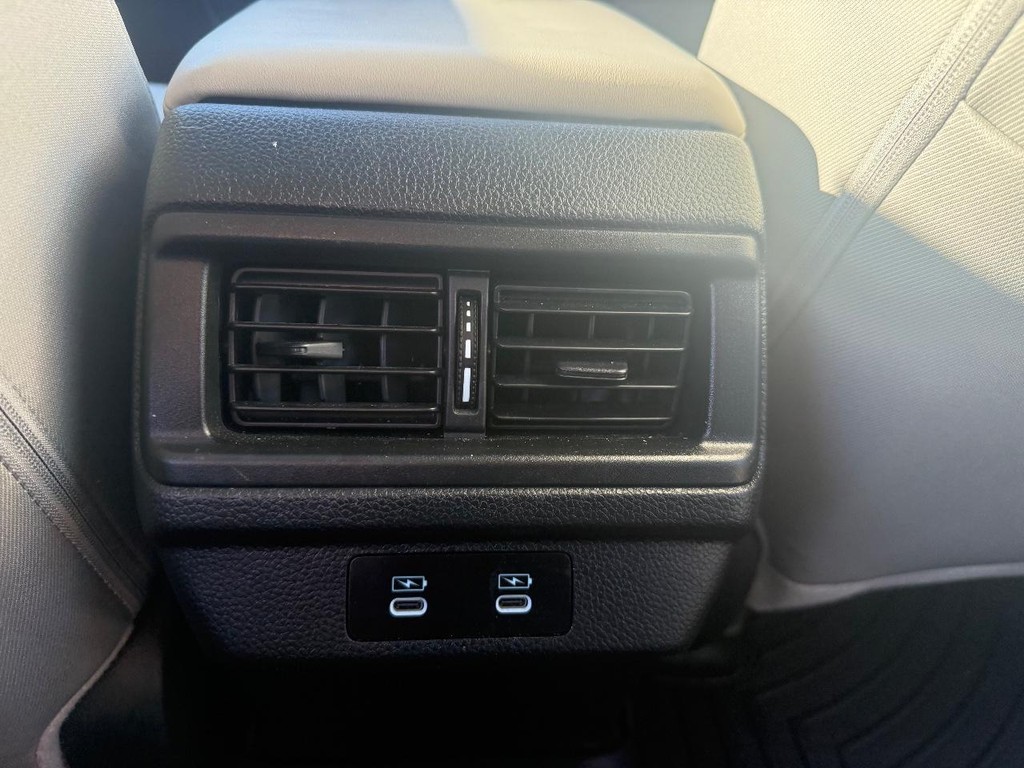 Honda Accord Sedan Vehicle Full-screen Gallery Image 12