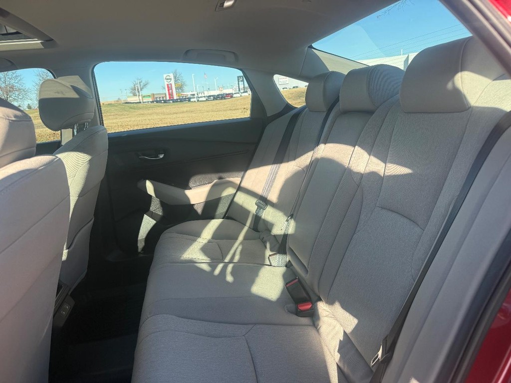 Honda Accord Sedan Vehicle Full-screen Gallery Image 13