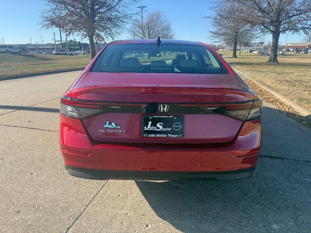 Honda Accord Sedan Vehicle Full-screen Gallery Image 18