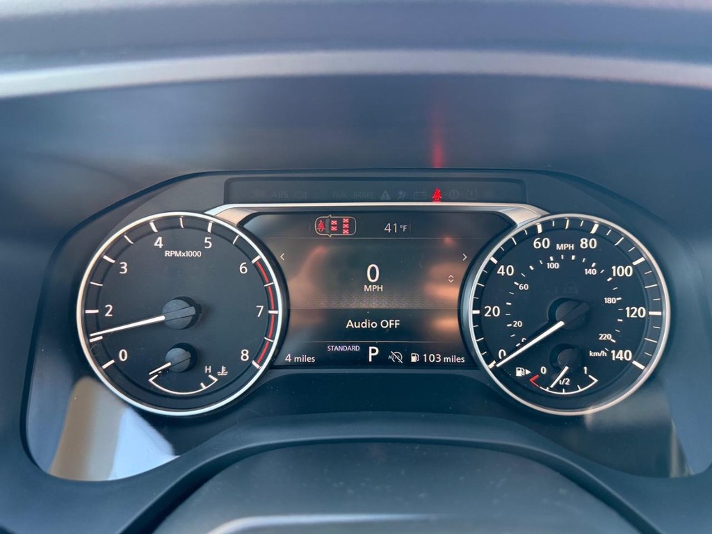 Nissan Rogue Vehicle Full-screen Gallery Image 09