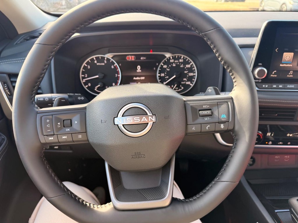 Nissan Rogue Vehicle Full-screen Gallery Image 10