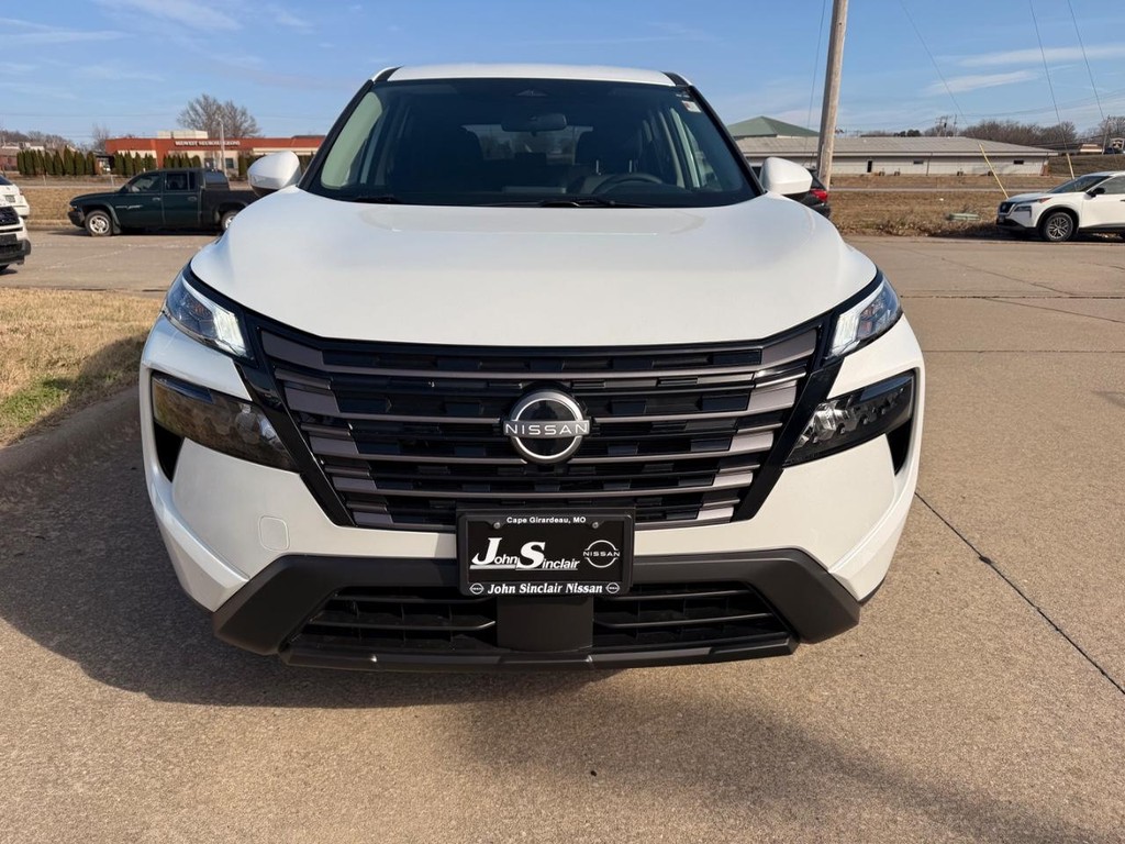 Nissan Rogue Vehicle Full-screen Gallery Image 23