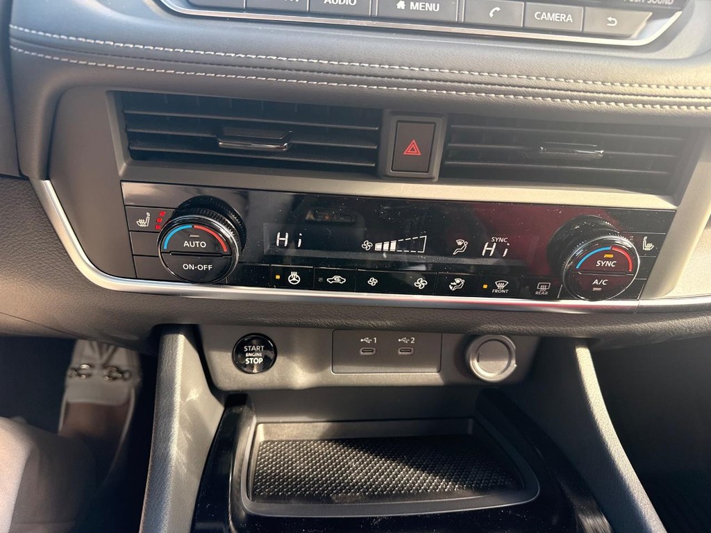 Nissan Rogue Vehicle Full-screen Gallery Image 08