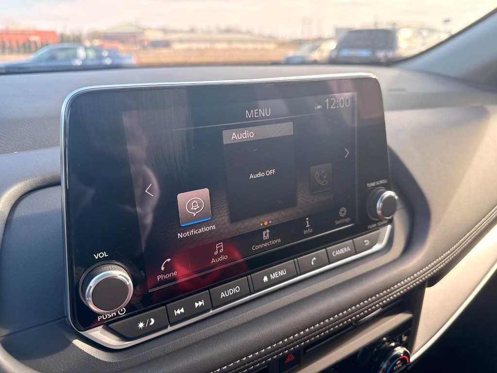 Nissan Rogue Vehicle Full-screen Gallery Image 09