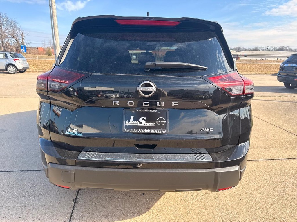 Nissan Rogue Vehicle Full-screen Gallery Image 21