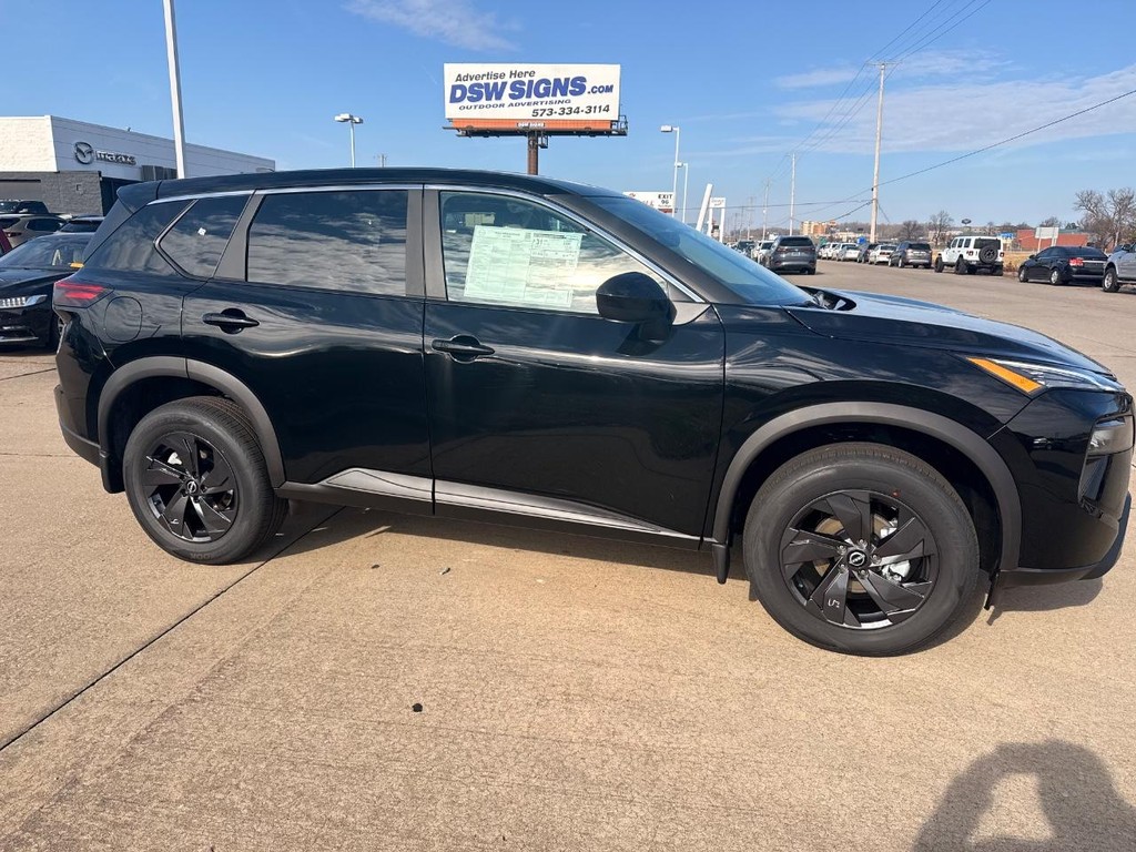 Nissan Rogue Vehicle Full-screen Gallery Image 25