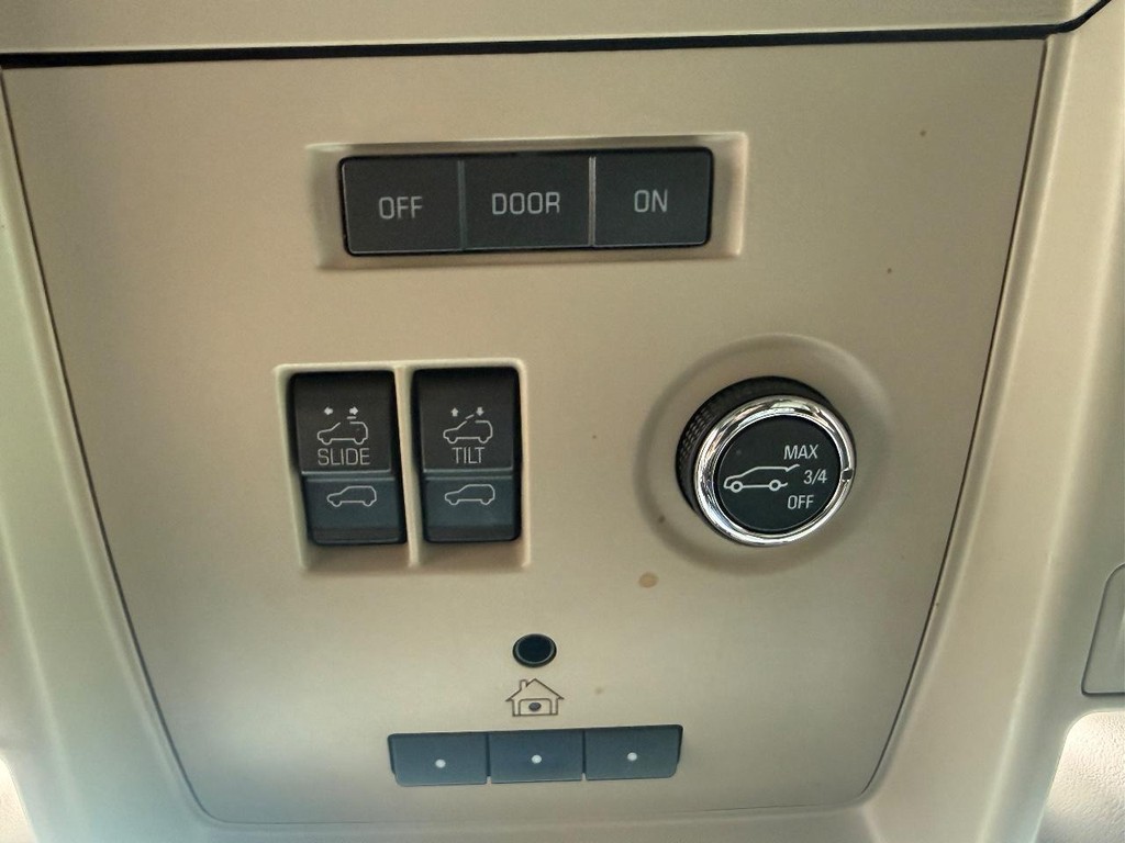 Chevrolet Tahoe Vehicle Full-screen Gallery Image 07