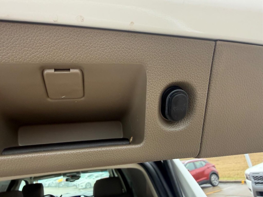 Chevrolet Tahoe Vehicle Full-screen Gallery Image 17